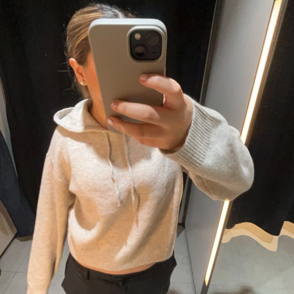 Beige stickad hoodie - 1