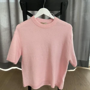 Kortärmad tjocktröja - Från Gina, aldrig använt.