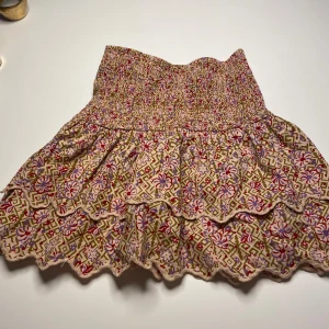 Kjol mango - Jättefin kjol från mango sparsamt använd 