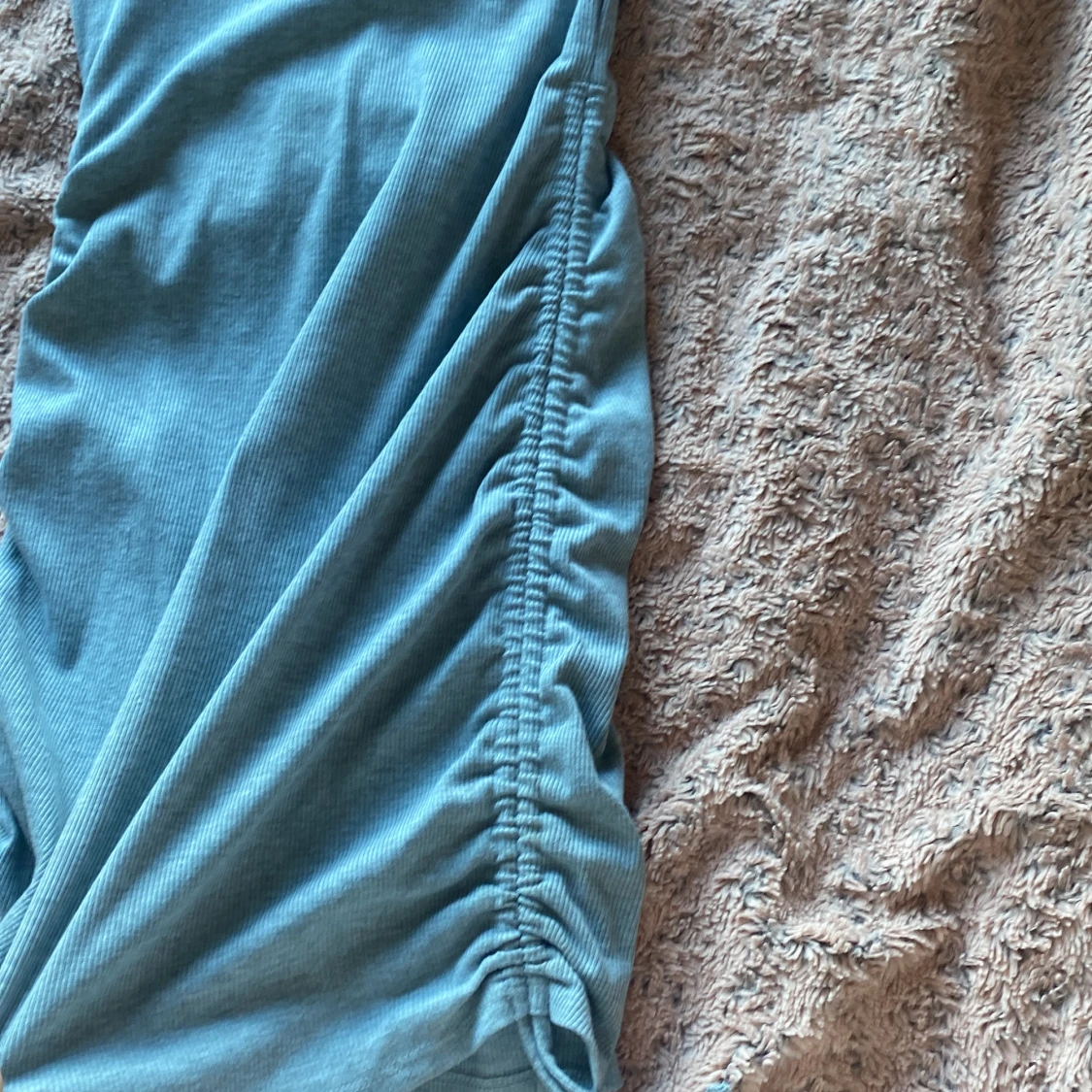 Säljer en klänning från HM i storlek Small.Använd ett fåtal gånger. Säljer pga för liten - 91