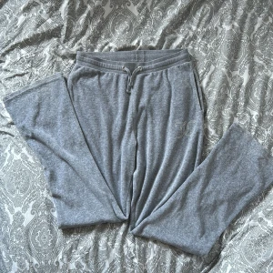 Juicy Couture - Har bara legat i min garderob så jag använder den knappt