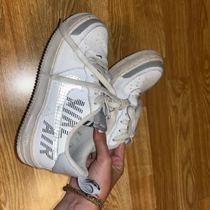 Nike AirForce - Strl 36, varsamt använda. Ingen crease