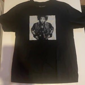 Limitato t-shirt  - Säljer nu denna feta limitato tröja 🌊☀️ tröjan är i fint skick och det är bara att höra av er vid frågor eller funderingar.