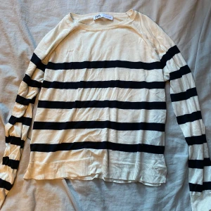 Randig tröja - Randig tröja från Zara i bra skick