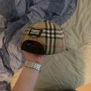 Burberry keps  - Perfekt skick, sällan använd och passar nästan alla