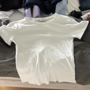 Zara tshirt - Jättefin zara tröja med svarta detaljer