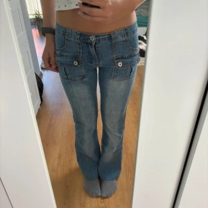Lågmidjade bootcut jeans  - Jätte snygga!!