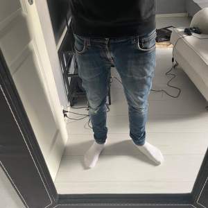 Nudie jeans 30/30 nypris 1600 säljer pga dem är för små för mig  