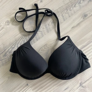 Push up bikini - Så fin push up bikini från hm. Aldrig använd❤️ strl 75C