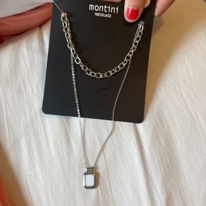 Halsband/ Necklace - Ny, inte använd, bra skick Fick i födelsedagspresent och använder inte halsband 