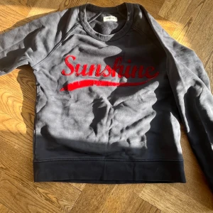 Zadig Voltaire ”SUNSHINE”  - Riktigt fet tröja från zadig voltaire. Tröjan är i S men sitter lite mer som XS enligt mig. Säg till om ni har frågor