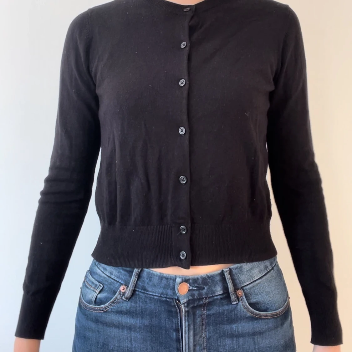 Svart kofta med knappar