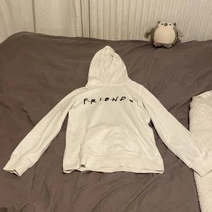 Vit hoddie - Aldrig andvänd storlek 146/152  Gott skick 