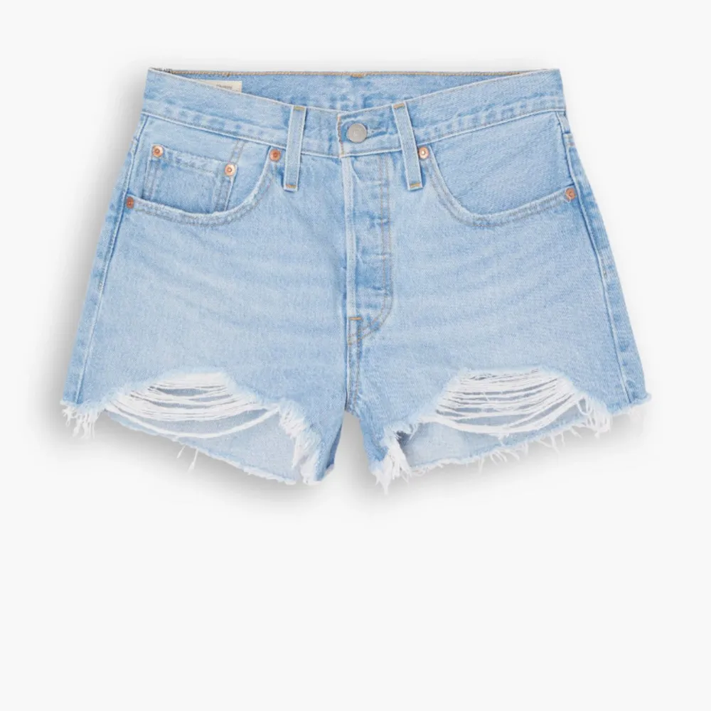 Jättefina oanvända levis jeansshorts i en ljusare tvätt 😇💞. Shorts.