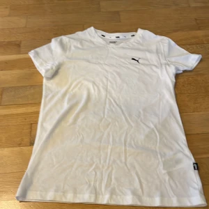 Puma tröja - En basic vit Puma tröja