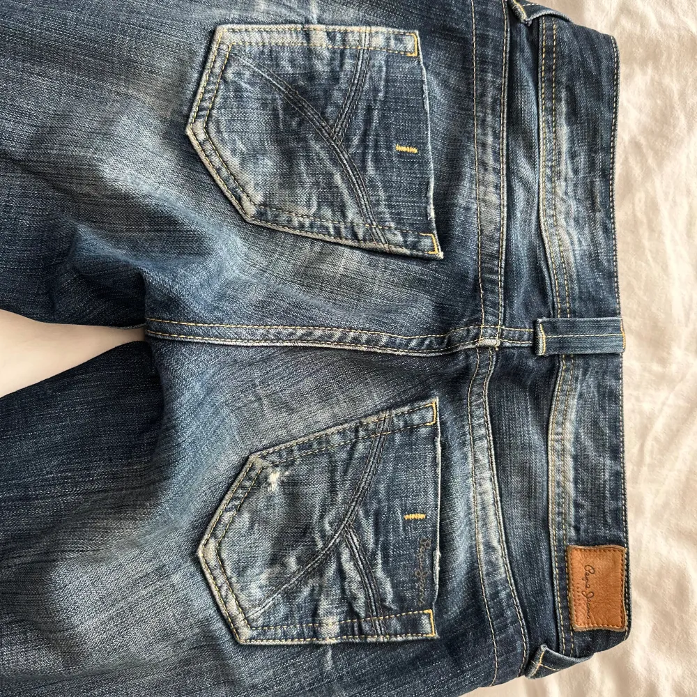 Midjemått: 36,5 rakt över  Innerbenslängd: 76 Från pepe jeans💗. Jeans & Byxor.