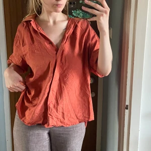 Skjorta - Superfin kortärmad skjorta! Flowy och sjukt skön att ha på sig