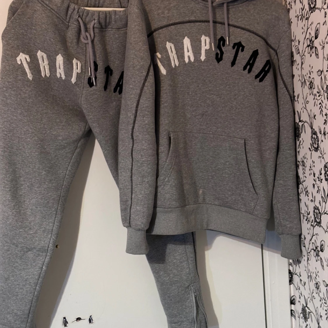 Grå hoodie från Trapstar