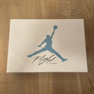 Jordan 4 University blue - Kom med bud, bra skick