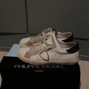 philippe models - tja, säljer philippe models i riktigt bra skick, skulle säga att dem är 9/10, ALLT og ingår👏👏 byten kan även vara intressant