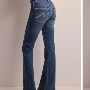 Nelly jeans  - Säljer dem här fina jeansen då dem inte passa mig,från Nelly i stl 32😍Helt nya och aldrig andvänt