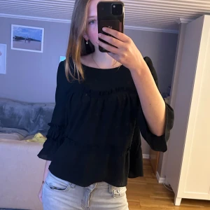 Blus - Helt okej skick, lite nopprig skriv vid fler frågor 🙌🏻💕