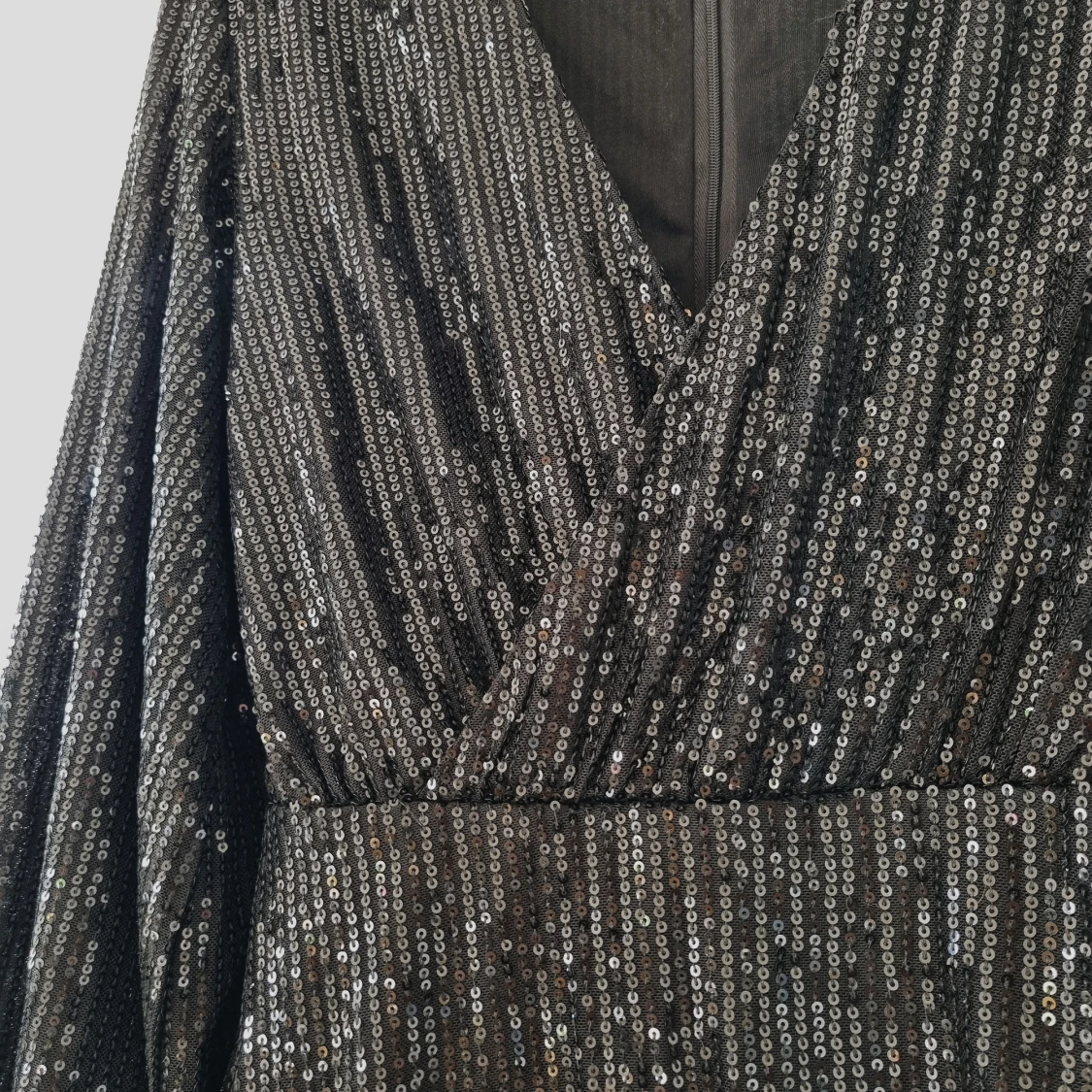 Svart glittrig klänning - 92