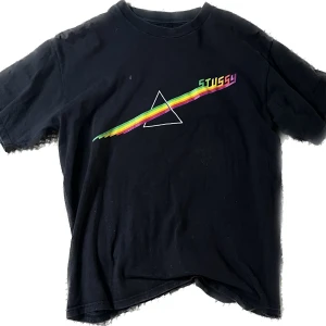 Rare Vintage Stussy T shirt - Very Rare Vintage 2000s stussy pink floyd T shirt Okej Kondition lite smutsig på backsidan