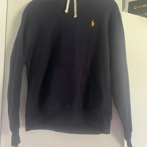 Ralph lauren hoodie  - 8/10 skick kan gå ner i pris 