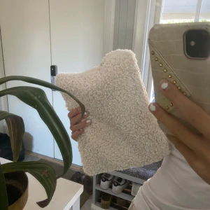 Teddy ipad/ datorfodral - Ett jättesnyggt teddy ipadfodral som jag aldrig använt💗 perfekt nu inför skolstarten