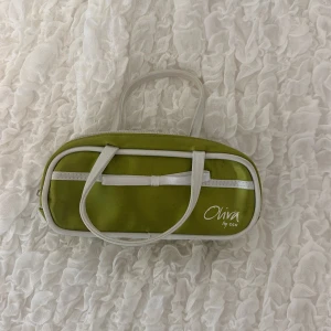 Nessäsär  - En liten söt nessäsär💗perfekt att ha i väskan till skolan 