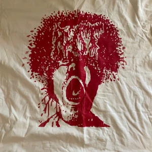 Rot tröja storlek M - Rot tröja storlek M, lite använd och sliten men fortfarande gott skick. 