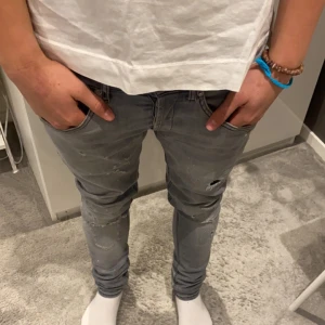 Dondup George - !INTRESSEKOLL! Dondups i fint skick, sjukt feta, unika! Storlek 31! Hör av er vid fler frågor elr liknande!