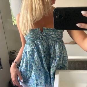 Bandeau topp  - Så söt man kan ha åt båda hållen 