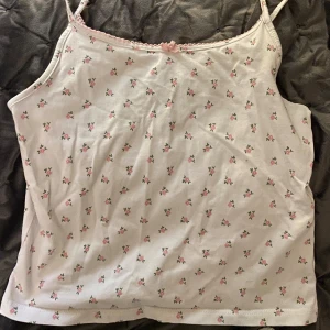 Pyjamas - Gullig Pyjamas i storlek 158/164 från H&M. Passar någon har har storlek xs. 