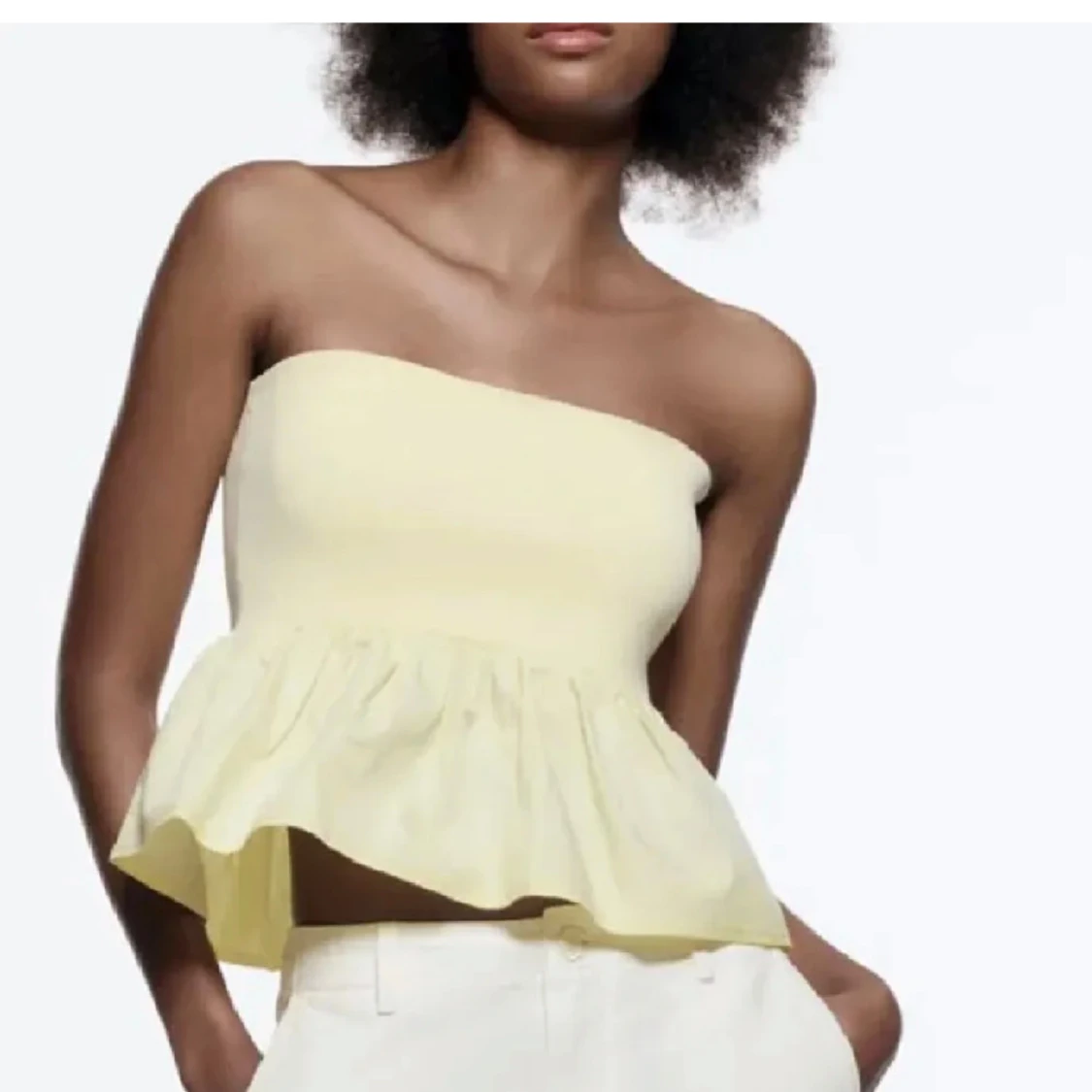 Gul axelbandslös topp