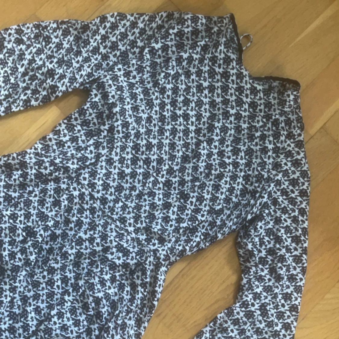 Klänning med öppen rygg - 90