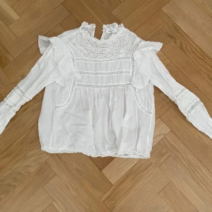 Volangblus - Sååå fin volangblus, aldrig använd ❤️