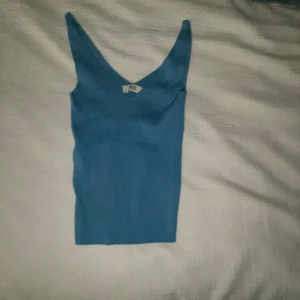 Fint blått linne - Helt ny och väldigt fint använt en första gång på skolavslutningen 