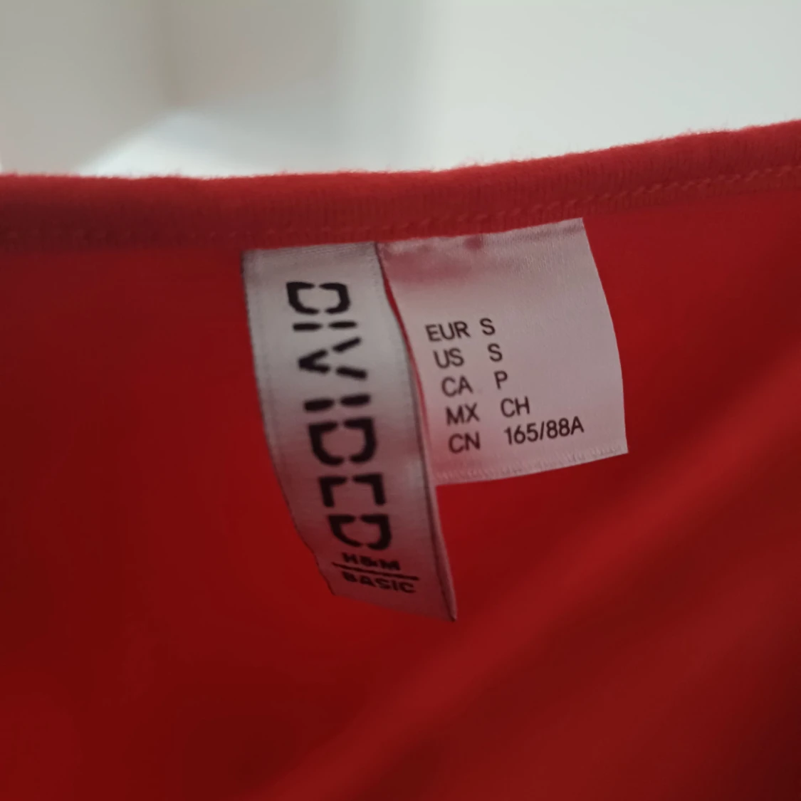 Röd klänning från Divided - 92