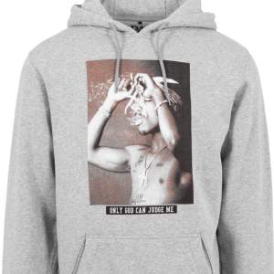 Hej, jag säljer denna hoodie i fint skick nu pga att den inte kommer till någon användning. Säljer denna hoodie för 200kr + frakt! Har även en till annons med en till tupac hoodie vid intresse! Hör av er till mig vid intresse eller andra frågor! 💗