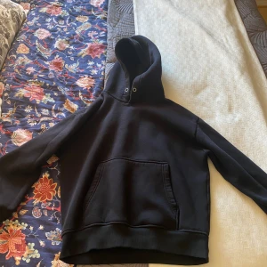 Zara Soft Hoodie - Sitter skit najs på kroppen, bra skick och väldigt billig för produkt