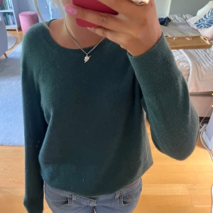 Kashmir tröja - Så snygg 100% kashmir tröja köpt i ett märkesvarohus i Paris. Bra skick och inte alls nopprig