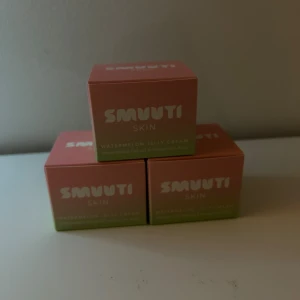 Skincare - Jag säljer hund kräm som heter smuuti skin watermelon. Har inte använt eller öppnat dom, jag fick dom på födelsedagen men jag gillar inte dom, Så jag säljer alla tre.