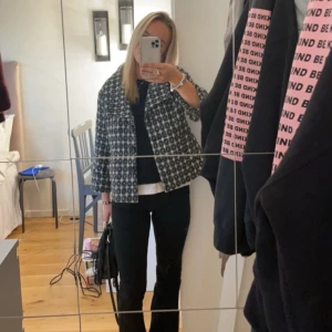 Kappa  - Kappa med trekvartsärmar som har knappar och avtagbart snöre💞 väldigt bra skick! Det står ingen storlek men passar mig som är xs/s