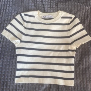Topp - Söt topp från zara, säljer då den är för liten för mig💓