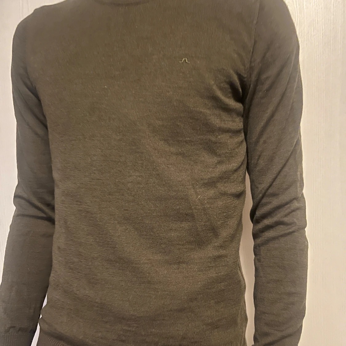 Olivgrön tröja från J.Lindeberg