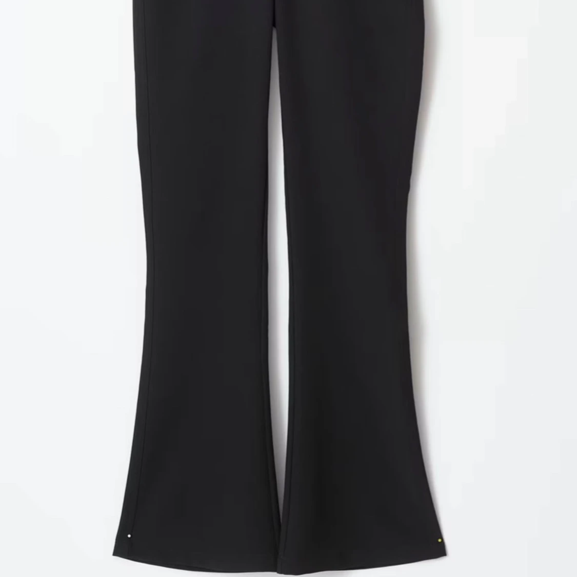 Svarta bootcut byxor - 1