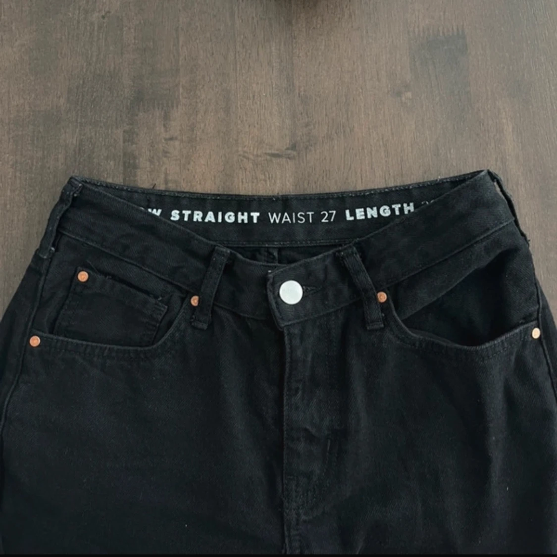 Svarta jeans med rak passform - 1