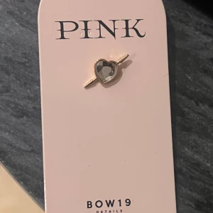 Hjärtörhänge med pil - Jättefin! Helt nytt från PINK/Bow19